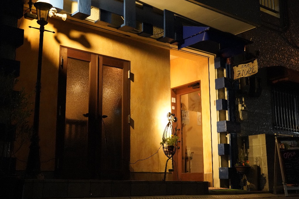 東淀川区で一人飲みを楽しむならワインなどお酒の種類が豊富な隠れ家バー「BAR FIORE」へ。